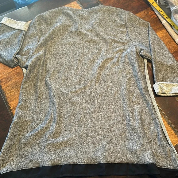 Distinct top size XL EUC Grey with black hem - Picture 5 of 5